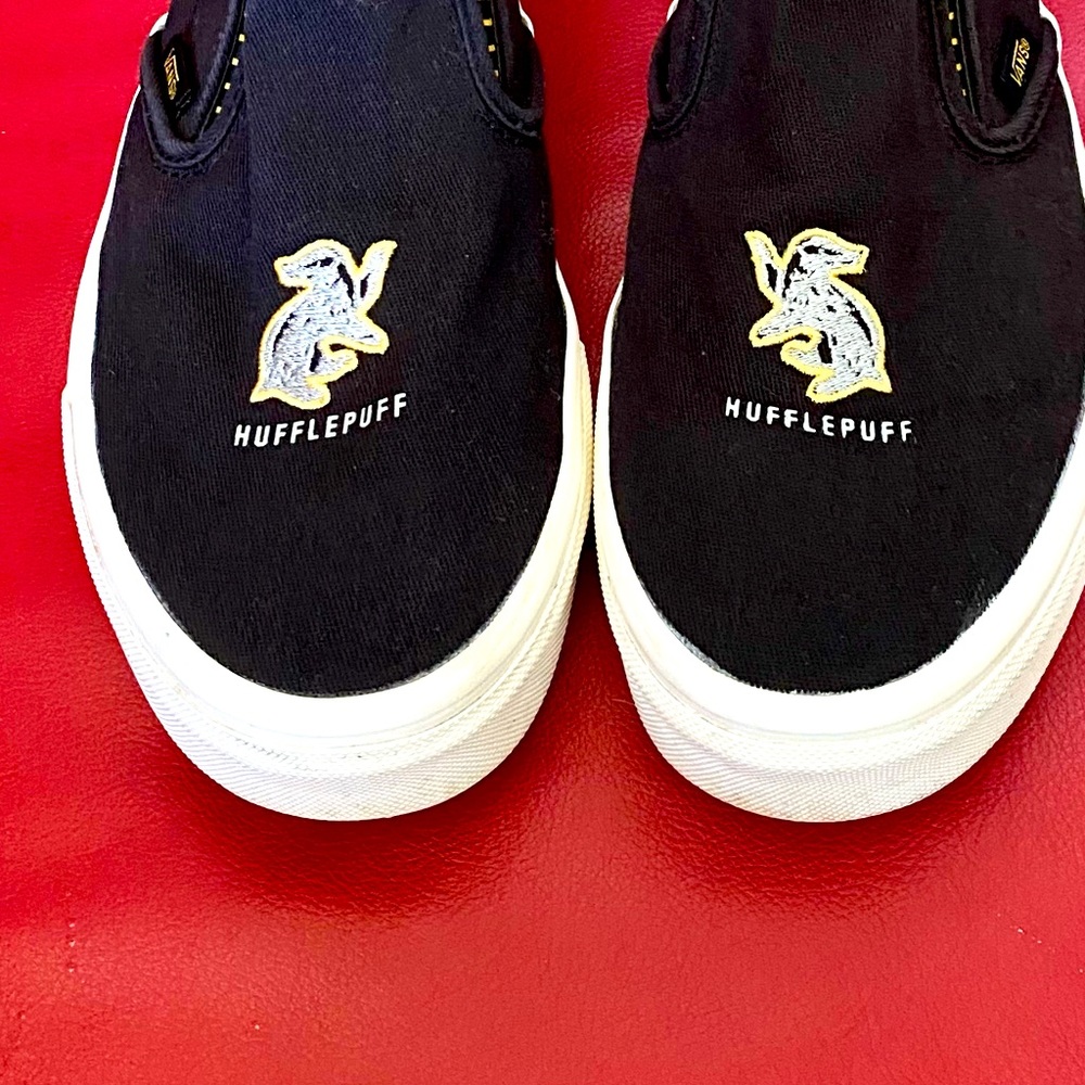VANS HARRY POTTER HUFFLEPUFF BLACK/GOLD SLIP-ON LOW TOP